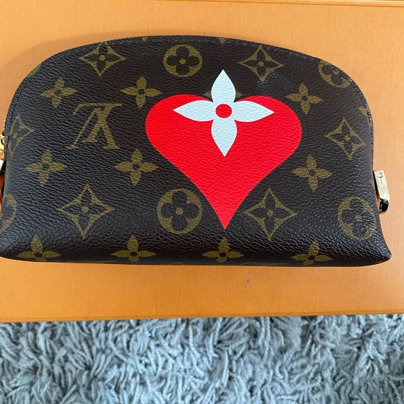 SOLD. Authentic LV cosmetic pouch from the Game on Collection! ♠️ ❤️ - Picture 7 of 10